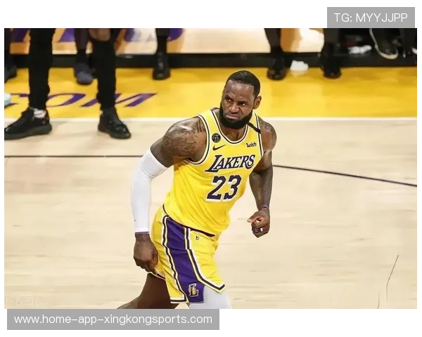 詹姆斯背身绝杀制造经典时刻,湖人全网热议